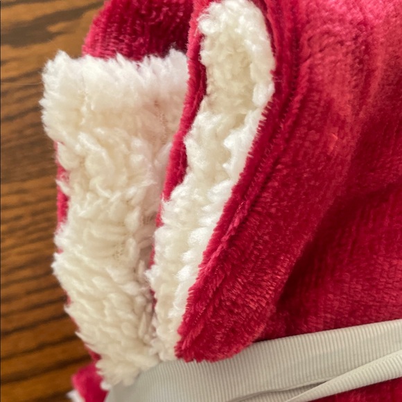 🔥 *Just Cozy Red Sherpa Blanket - Cozy Nights!* 🧸 - Picture 3 of 10